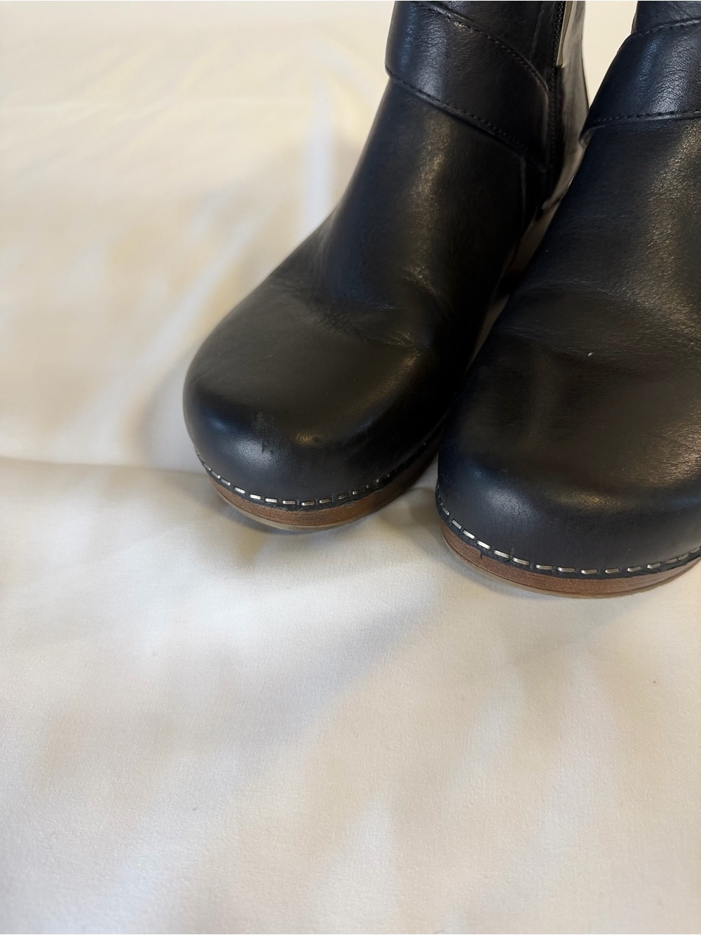 Dansko Brennan Black Leather Comfort Buckle Boots, size 39. Small scuff. - Picture 6 of 8
